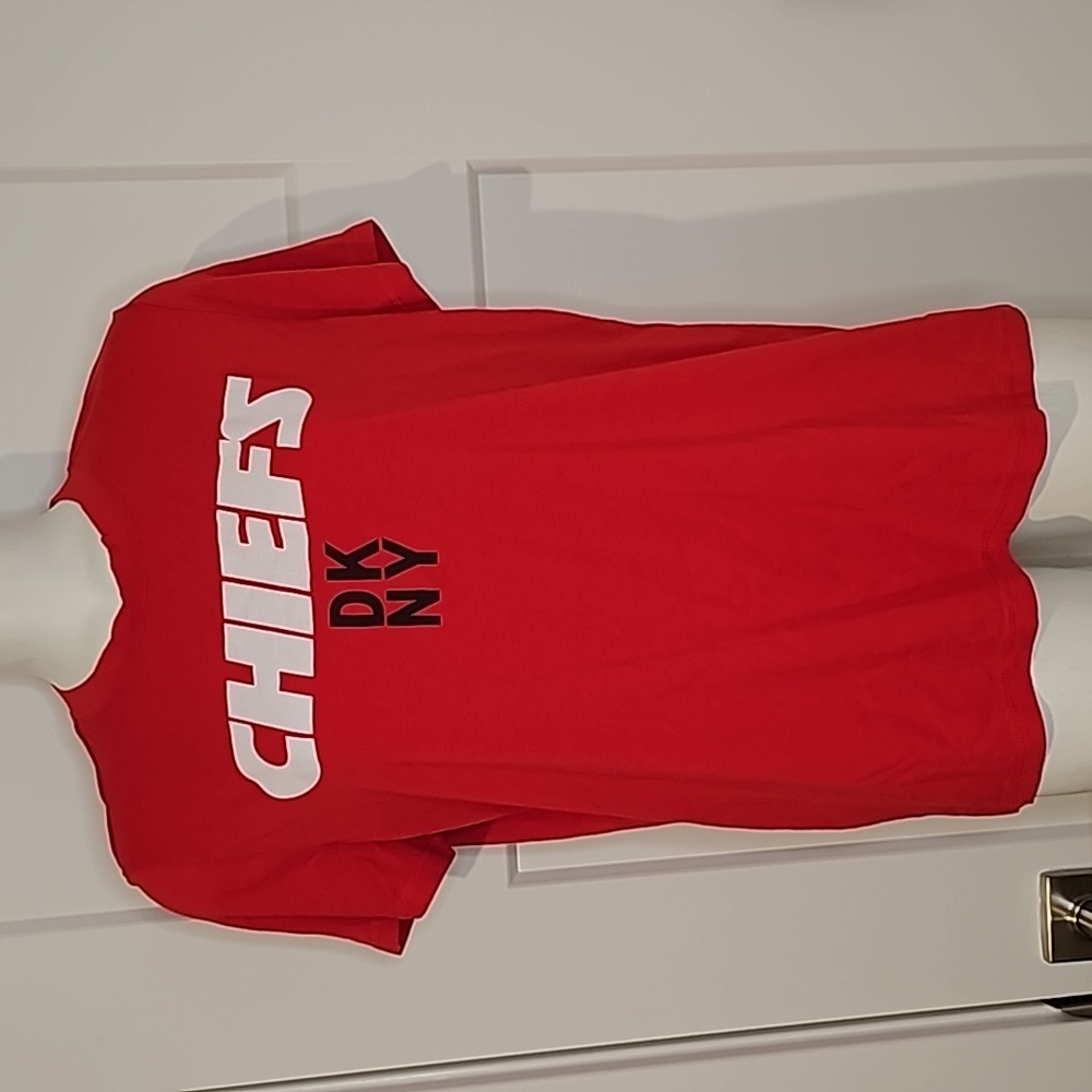 DKNY Kansas City Chiefs Short sleeve shirt